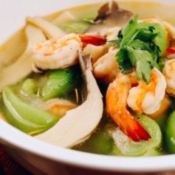 Canh nấm sò mướp hương