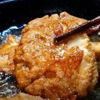 Nấm sò chiên sốt dầu hành