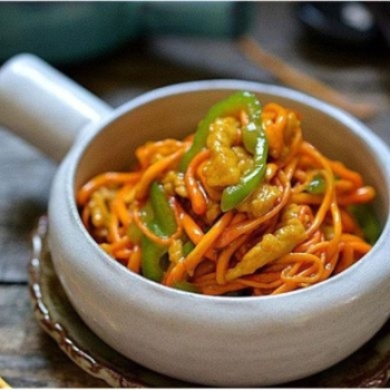 Đông trùng hạ thảo xào nấm kim châm